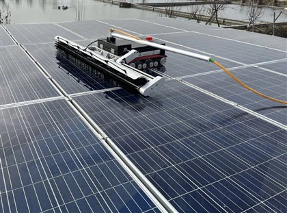 Автоматизированный робот для очистки солнечных панелей